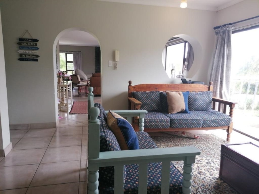 8 Bedroom Property for Sale in Paradise Beach Eastern Cape